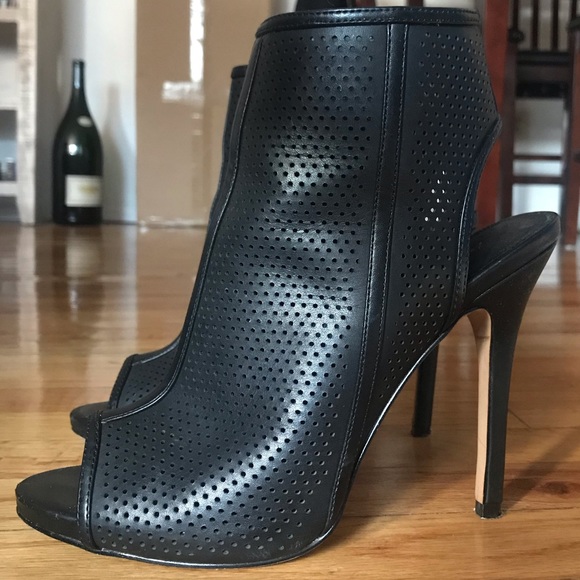 Black high heeled bootie - Picture 6 of 7
